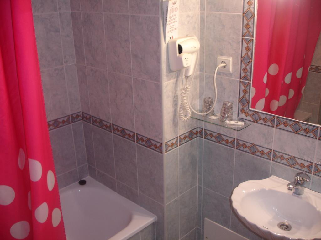 Pensao Residencial Roma Hotel Lisbon Room photo