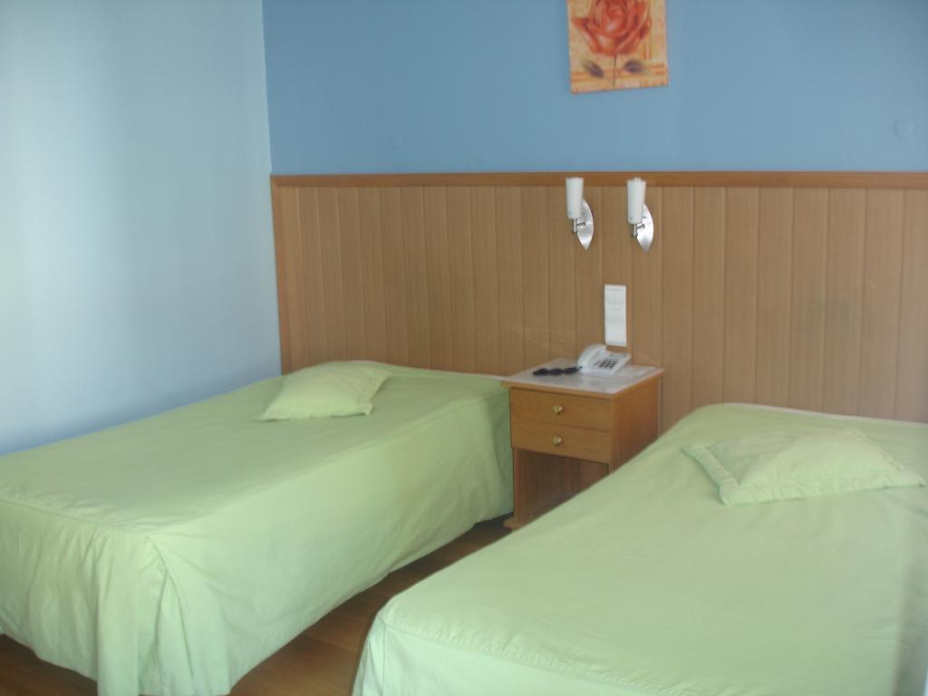 Pensao Residencial Roma Hotel Lisbon Room photo